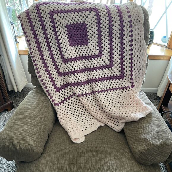 Vtg Afghan Granny Square Blanket 3’x5’  70s Crocheted Cottage Core Pink Purple - Picture 7 of 14